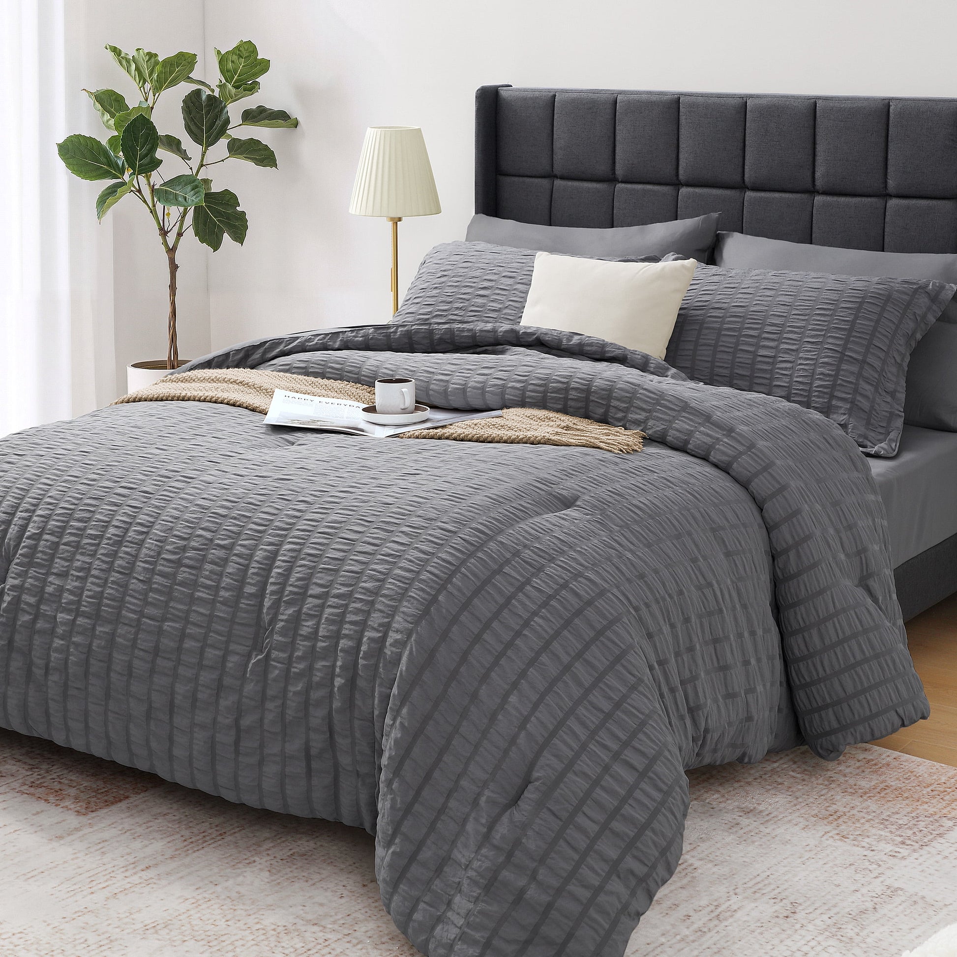 7 Piece Queen Comforter Set, Bed in a Bag with Sheets, Pillowcases & Shams, All Season Soft Bedding, Cozy and Lightweight, Machine Washable, Gray