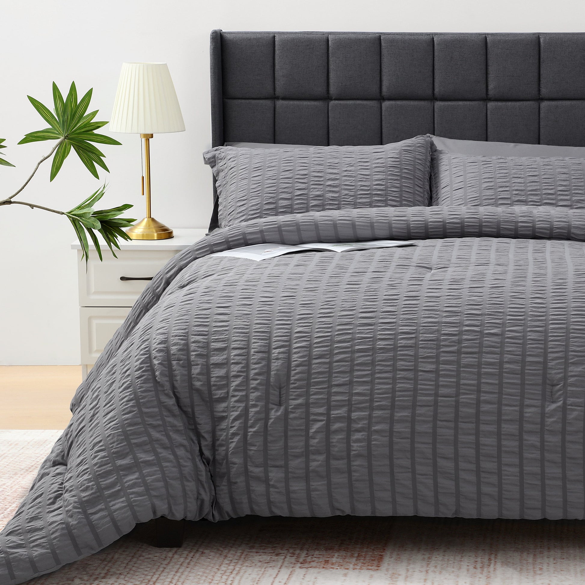 7 Piece Queen Comforter Set, Bed in a Bag with Sheets, Pillowcases & Shams, All Season Soft Bedding, Cozy and Lightweight, Machine Washable, Gray